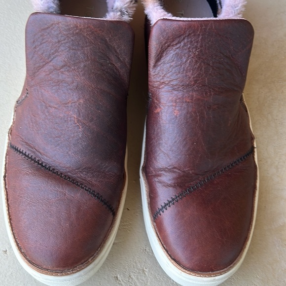 ⭐️ Tom’s Paxton Leather Slip on Sneakers - Picture 6 of 10